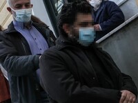 Ο πατέρας του 37χρονου ιερέα: «Αποκλείετ...