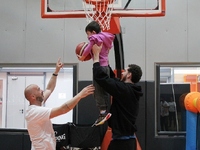 Ο Απόλλων Πατρών στηρίζει τα παιδιά με α...