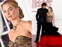 «Ανεμοδαρμένα Υψη», πρεμιέρα: Mε τουαλέτ...