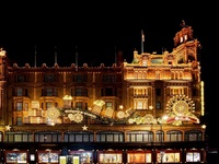 Harrods: Τα κασμίρια Loro Piana καταλαμβ...