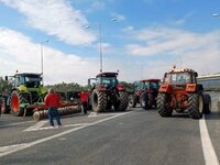 Αγρότες: Έκλεισαν την Ιόνια Οδό και τον ...