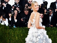 Ωραίες Kοιμωμένες και μόδα που αφυπνίζει...