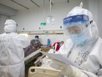 Κοροναϊός: Ολοκληρώθηκε η σύσκεψη στο Υπ...