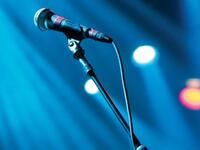 Γνωστος τραγουδιστής φέρεται να «ψώνιζε»...