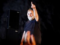 Θάνος Μικρούτσικος: Το «Ταξίδι στο Σταυρ...