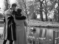 Ο Κάρολος πήρε πίσω το δώρο της βασίλισσ...