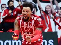 Ο ατσάλινος Ολυμπιακός νίκησε τον εξαιρε...