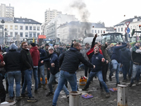 «Απόβαση» των τρακτέρ στις Βρυξέλλες: Σύ...