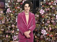 Τιμοτέ Σαλαμέ: Προτείνει ροζ βελούδινο κ...