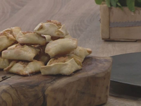 Γλυκά τυροπιτάκια με σκοτύρι Ίου