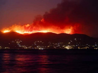 Δύσκολη νύχτα στην Κέρκυρα! Οι φλόγες φτ...