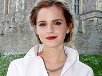 Η Έμμα Γουάτσον κρύβει βιβλία στο Παρίσι...