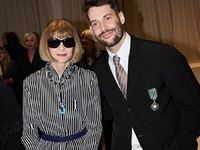 Simon Porte Jacquemus: Ιππότης της Γαλλι...