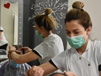 Lockdown: Ανοίγουν κομμωτήρια,κέντρα αισ...