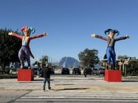 Η Πάτρα "ντύνεται" καρναβαλικά...