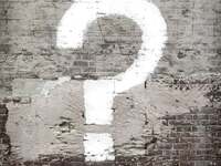 Πώς βγήκε η φράση «του κρέμασαν κουδούνια»