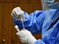 Συναγερμός στον ΕΟΔΥ για τρία ύποπτα κρο...