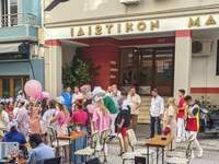 Πάτρα: Γλέντι έξω από μαιευτήριο! Ο μπαμ...