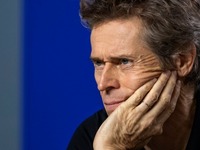 Ο 70χρονος ηθοποιός Γουίλεμ Νταφόε θα τι...