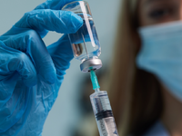 «Μεγάλες προσδοκίες για εμβόλιο ενάντια ...