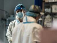 Κορωνοϊός: Έρχεται κορύφωση σε τρεις εβδ...