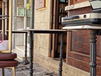 Πάτρα: Επίθεση με γκαζάκια σε κατάστημα ...