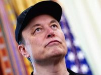 Ο Ελον Μασκ μετά τον καβγά του με τον CE...