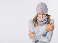 Κρύα χέρια και πόδια: Γιατρός εξηγεί ποι...