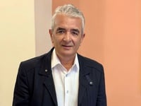 Σε Μια Κοινωνία που Πιέζεται, η Αστυνομί...