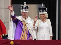 God save the King- Έγινε η στέψη του βασ...