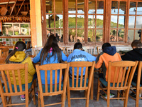 Kόντρα ΝΔ - ΣΥΡΙΖΑ για την τηλεκπαίδευση...