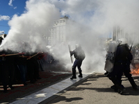 Επεισόδια με μολότοφ και προσαγωγές στο ...