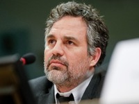 Οι Ράιαν Ρέινολντς και Μαρκ Ράφαλο τάχθη...