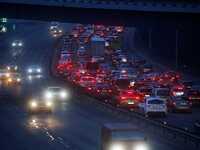 Χιλιάδες πολίτες εγκαταλείπουν το Κίεβο- ΒΙΝΤΕΟ