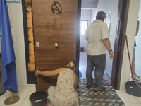 Πάτρα: Καθαρίζοντας τις μπογιές πριν την...