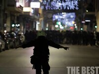 Οι μολότοφ, οι αντιεξουσιαστές, τα ΜΑΤ κ...