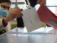 Πάτρα: Προσέρχονται να ψηφίσουν τελικά κ...