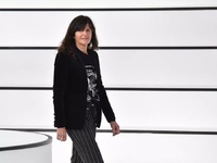 Νέο αναπάντεχο αντίο στη μόδα, τέλος η V...