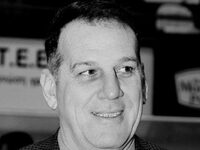 Πέθανε ο Βασίλης Γκούμας- Θρήνος στο ελλ...