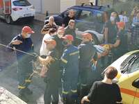 Πάτρα- Aπίστευτο: Ηλικιωμένη εγκλωβίστηκ...