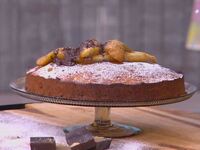 Ο Τίμος Ζαχαράτος φτιάχνει αφράτο κέικ μ...