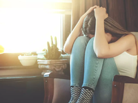 12χρονη καταγγέλλει τη μητέρα και τον σύ...