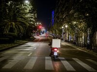 Ακολούθησε τον ντελιβερά και άρχισε να π...