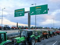 Αγρότες: Σκληραίνουν τη στάση τους και π...