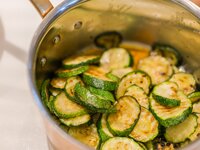 Συνταγή για κολοκυθάκια τηγανητά με σκόρ...