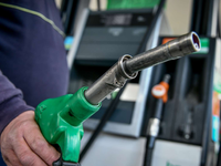 Καύσιμα: Φόβοι για Πάσχα με βενζίνη πάνω...