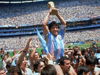 Σοκ στο παγκόσμιο ποδόσφαιρο- Πέθανε ο Ν...