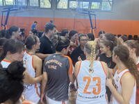 Νίκη και ...γεύμα για τις νεάνιδες του Π...