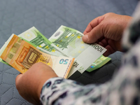 ΟΠΕΚΑ: Τα 18 επιδόματα που καταβάλλοντα...