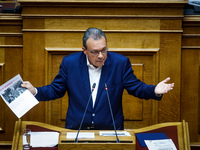 Φάμελλος: Αντιπολίτευση με εναλλακτική π...